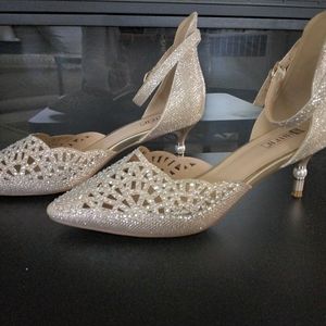 IDIFU IN2 Candice pumps size 7.5M wedding Rhinestone Sequine Kitten heels NWOT